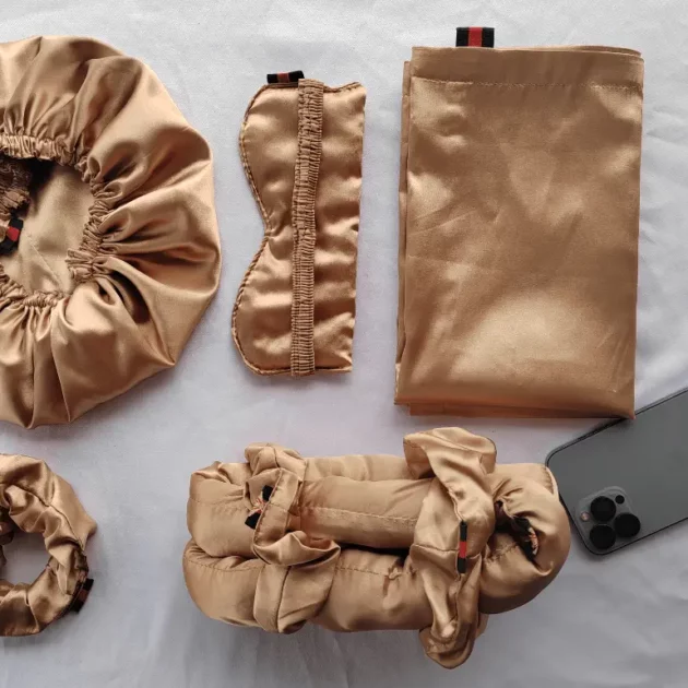 باك العناية بالشعر والبشرة عند النوم (6 قطع) بقماش ايطالي فاخرة